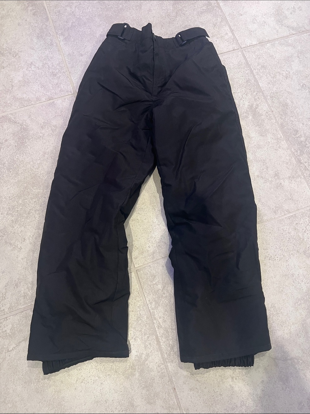 • NWOT Children’s place black snow pants, size 7 •
